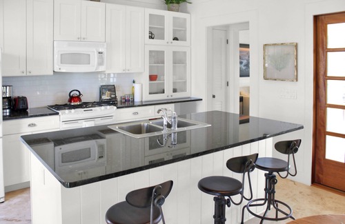 Schooner Bay Maison | 2 Bed 2 Bath Waterfront House located in Schooner Bay, Abaco