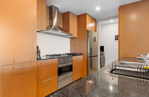 Port Melbourne Appartement | 2-Bed, 500m From The Beach with Pool, Gym & Sauna