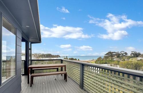 Malua Bay Maison | 2-Bed Beach Haven with Garden & Alfresco Dining