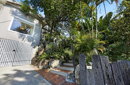 Burleigh Heads Maison | 2-Bed Beach House in Burleigh Heads Amidst Nature