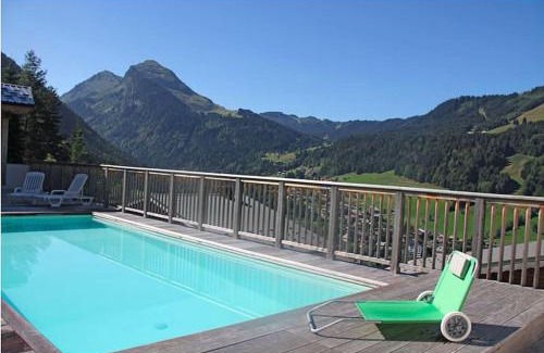 Morzine Chalet De Ski | 2 bed Chalet, sleeps 5 with shared pool - Morzine