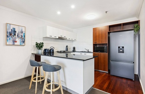 Brisbane Central Business District Appartement | 2-Bed City Abode with Swimming Pool, Gym & Views
