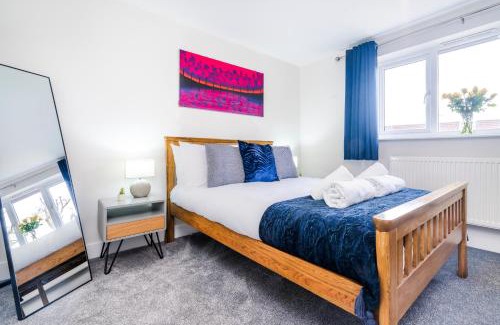 Harlow Maison | 2 Bed Elegant home with Parking in Harlow