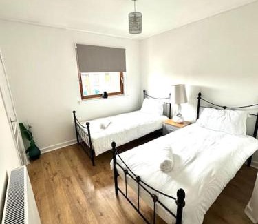 East End Appartement | 2 Bed Entire Upper Cottage Flat in Central Glasgow