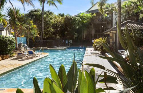 Mermaid Beach Appartement | 2-Bed Family Haven with Pools, BBQ & Playgrounds
