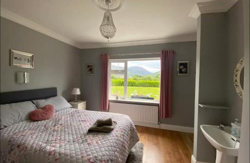 Beaufort Maison | 2 Bed Flat - Sleeps 4 - Garden - Parking - Wifi