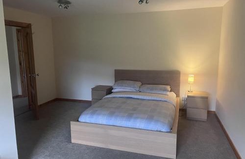 Motherwell Appartement | 2 Bed Flat - Sleeps 4 - Pets - Hot Tub - Gym