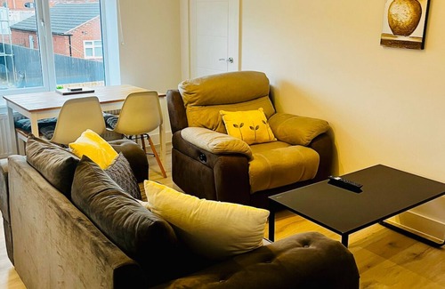 Long Eaton Appartement | 2 Bed Flat - Sleeps 8 - Pets - Garden - Parking