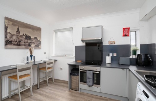 Wishaw Appartement | 2-bed Flat, Wishaw, Free Parking, Family-friendly