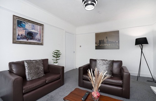 Wishaw Appartement | 2-bed Flat, Wishaw, Free Parking, Family-friendly