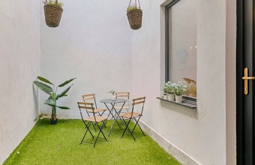 Harmonie Appartement | 2-Bed Haven with Patio in Antwerp + Free parking