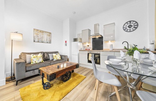 Levenmouth Maison | 2 Bed Home with Parking Sleeps 4