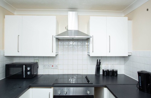 Thamesmead East Maison | 2 Bed House for Pleasure, office work, free parking, near Elizabeth underground