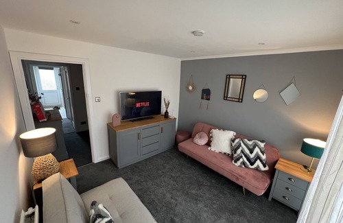 Newton St Loe Maison | 2 Bed House, Sleeps 6, 2M from Bath Centre