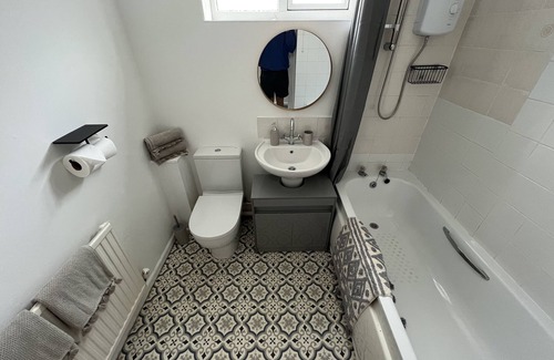 Newton St Loe Maison | 2 Bed House, Sleeps 6, 2M from Bath Centre