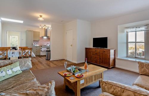 Biggar Maison | 2 Bed in Biggar 95516