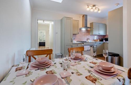 Biggar Maison | 2 Bed in Biggar 95516