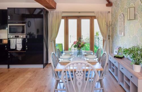 Pitchcombe Maison | 2 Bed in Evesham 89305