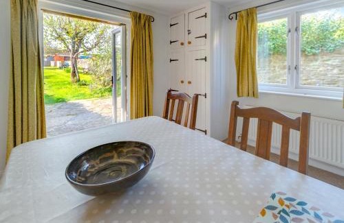 Corfe Castle Village Maison | 2 Bed in Isle of Purbeck IC096