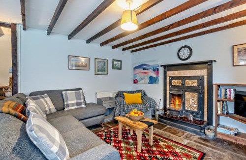 Llangynidr Maison | 2 Bed in Llangynidr BN052