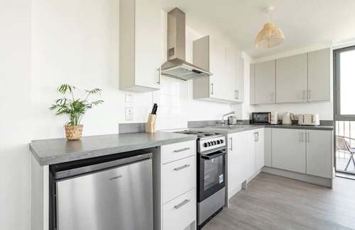 Barking Appartement | Beautiful 2 Bed Penthouse with balcony views Ldn