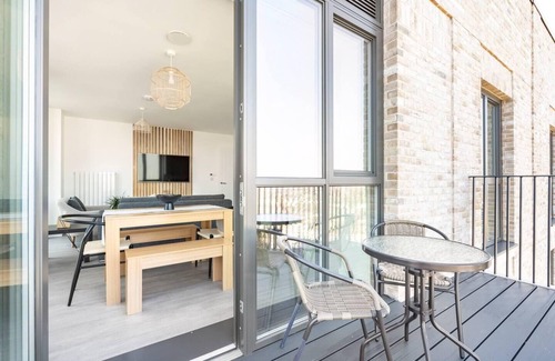 Barking Appartement | Beautiful 2 Bed Penthouse with balcony views Ldn
