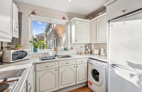 Southgate Appartement | 2-Bed spacious Flat-2-minute walk to tube station
