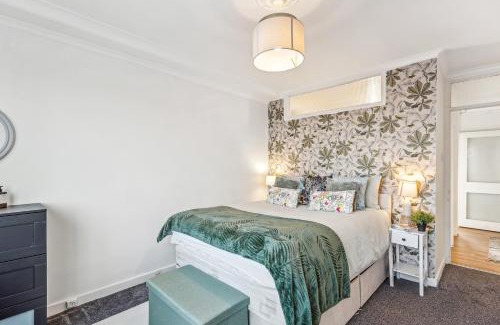 Southgate Appartement | 2-Bed spacious Flat-2-minute walk to tube station