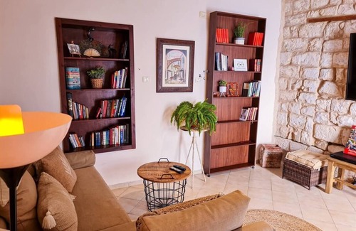 Safed Old City Maison | 2 Bed Suite in the Old City and Commercial District. 2 Balconies, Meiron Scenery