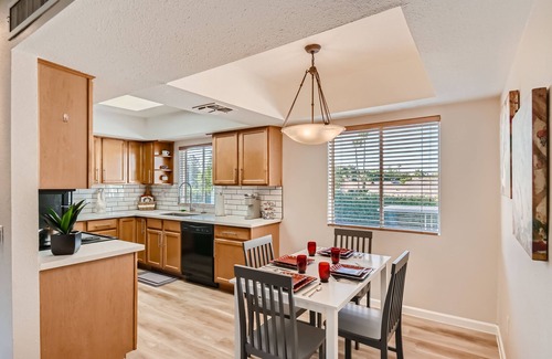 Paradise Valley Village Copropriété | 2 Bedrm/2Bath Condo In The Paradise Village Area w/ 20% Multiple Month Discount