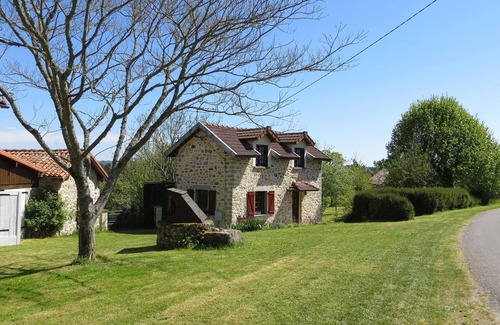 Maisonnais-sur-Tardoire Cottage | Cottage détaché de 2 chambres avec grand jardin privé