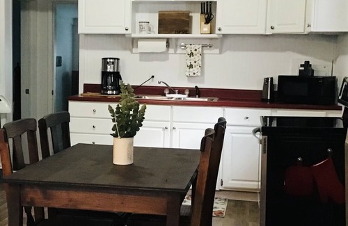 Bellepoint Maison | 2 Bedroom 1 bath House on the New River