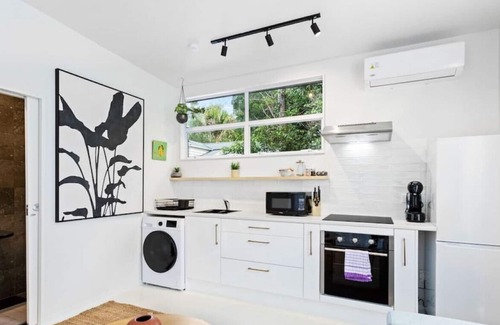 Titirangi Maison | 2 bedroom | 1 bathroom | Tranquil Bush setting