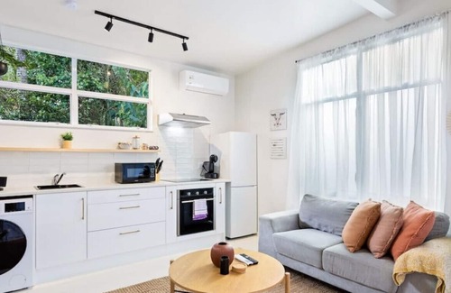 Titirangi Maison | 2 bedroom | 1 bathroom | Tranquil Bush setting