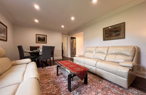Richmond Hill Maison | 2 Bedroom 1 Parking Ground Floor Unit