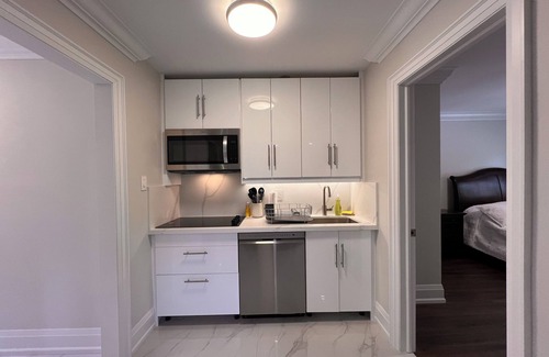 Richmond Hill Maison | 2 Bedroom 1 Parking Ground Floor Unit