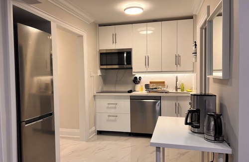 Richmond Hill Maison | 2 Bedroom 1 Parking Ground Floor Unit