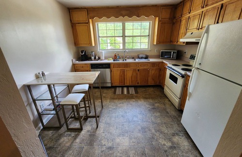 Tallahassee Maison | 2 Bedroom 2.5 Bath Near Tallahassee Memorial and Downtown