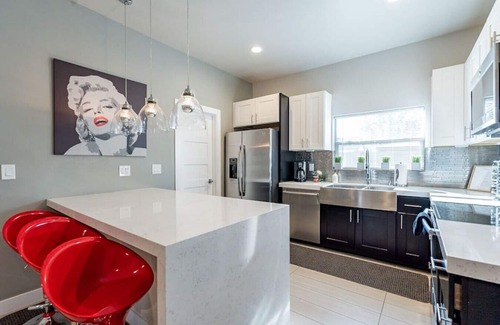 Encanto Maison | 2 Bedroom 2 Bath Home in Historic Neighborhood