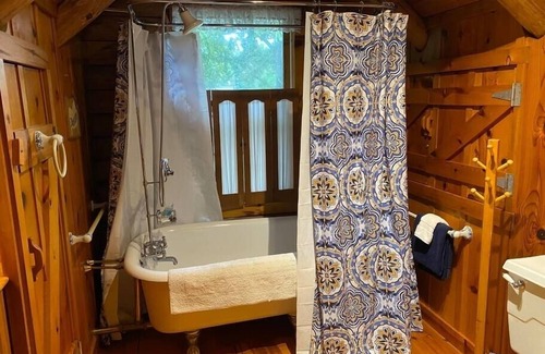 Freeburg Cabine | 2 bedroom, 2 bath with robust kitchenette near St Louis & Scott AFB