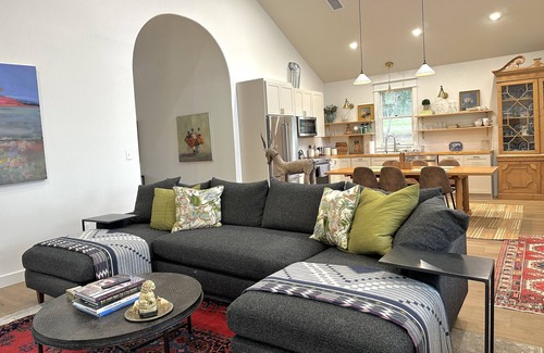 Johnson City Maison | 2 bedroom/2 bath stone farmhouse overlooking hill country creek on 50 acres