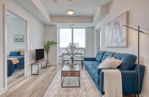 Kitchener Appartement | 2 Bedroom, 2 Bath Stunning Condo - heart of Kitchener Downtown