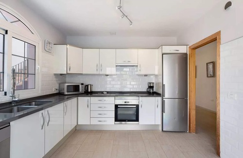 San Miguel de Abona Villa | Villa de 2 chambres et 2 salles de bains avec piscine chauffée et télévision britannique et Internet Wifi gratuit