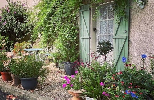 Le Vigeant Cottage | Gîte de vacances avec 2 chambres et 2 salles de bains avec piscine privée