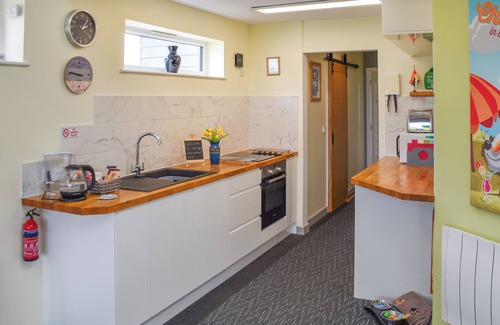 Bacton Cottage | Enjoy magnificent sea views, just a short walk from long sandy beaches and restaurants.