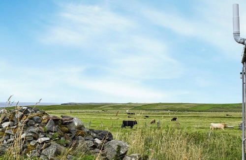 Isle of Lewis Cottage | Traditional stone-built cottage with stunning views, and close to a very quiet beach.