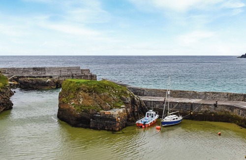 Isle of Lewis Cottage | Traditional stone-built cottage with stunning views, and close to a very quiet beach.