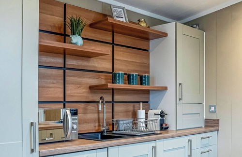 Bredons Hardwick Chalet De Ski | 2 bedroom accommodation in Tewkesbury