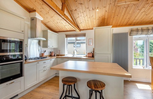 Westmarsh Chalet De Ski | 2 bedroom accommodation in Monkton, Nr Ramsgate