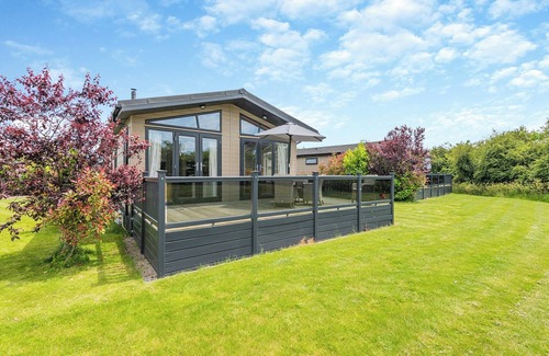 Westmarsh Chalet De Ski | 2 bedroom accommodation in Monkton, Nr Ramsgate